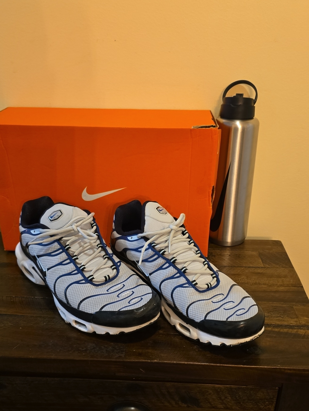 Nike Men Air Winflo 10 Navy, Black and Grey Lightweight Sneakers